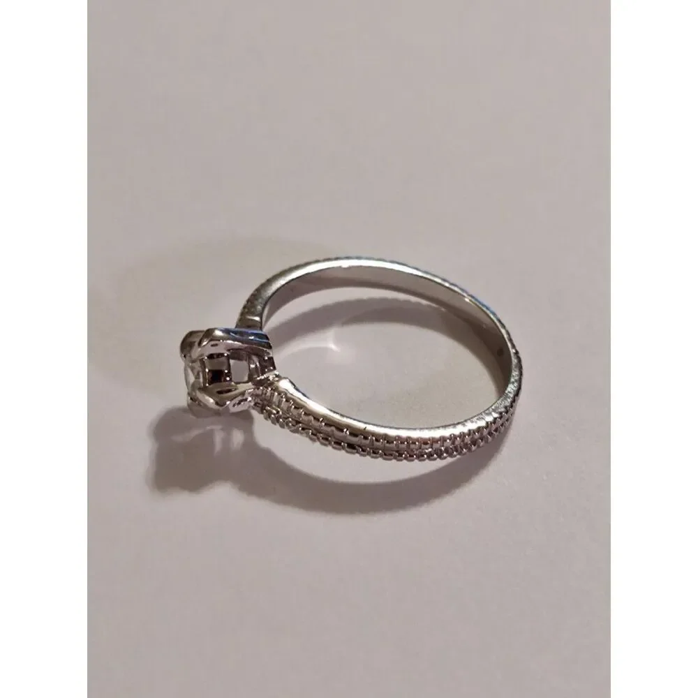 VTG Style Silver Tone Metal Sparkling Clear Glass Stone Sz 8 Solitaire Ring